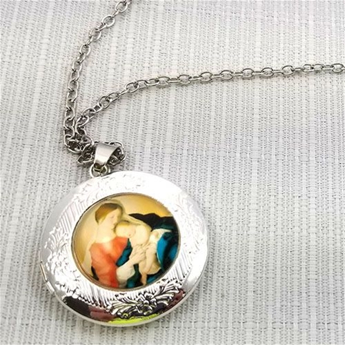Mary With the Infant Jesus Locket